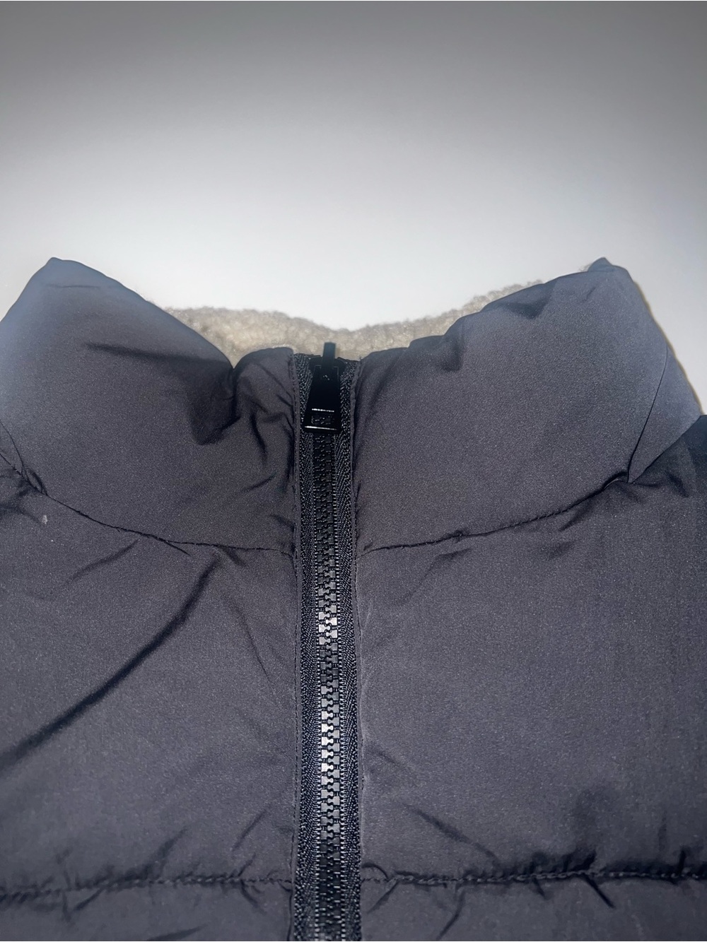 Altar'd State Black Leilani Reversible Cropped Puffer Vest Sz M - Picture 3 of 11